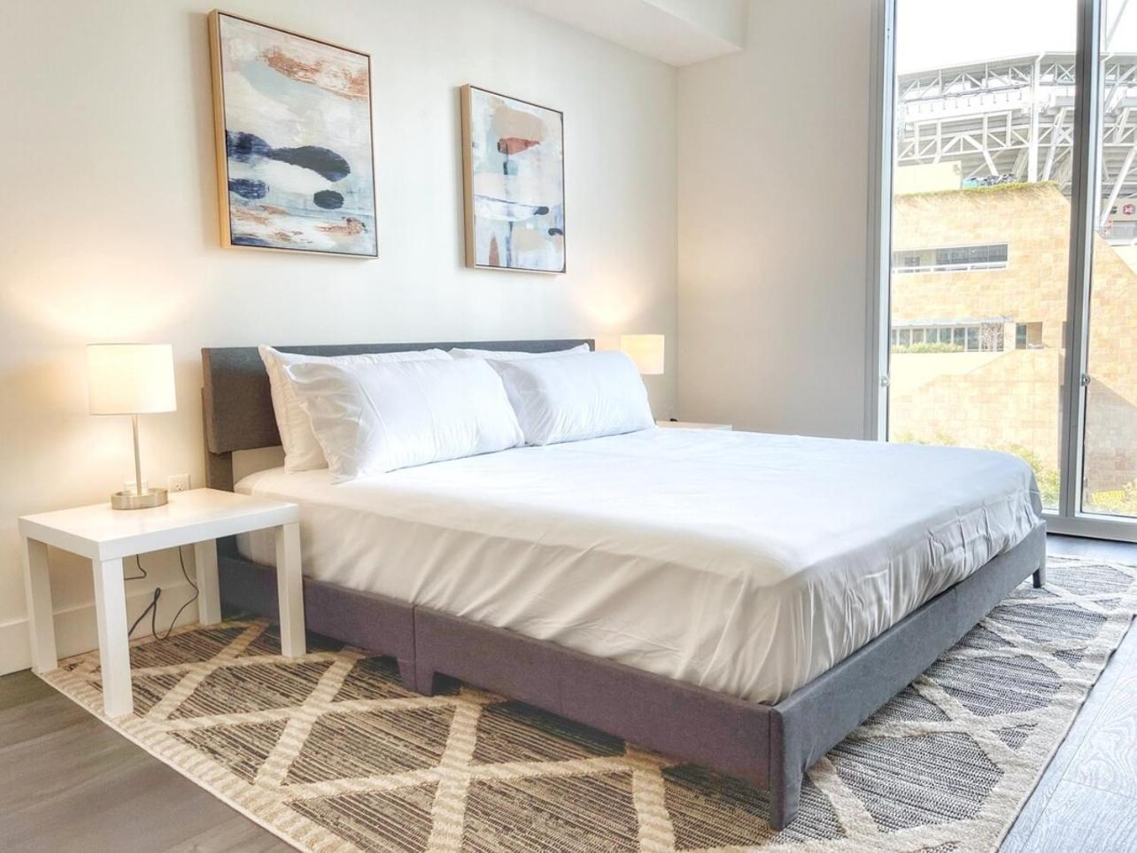 Stunning By Petco Park! Apartment *