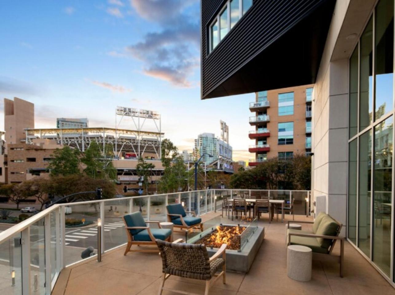 Stunning By Petco Park! Apartment
