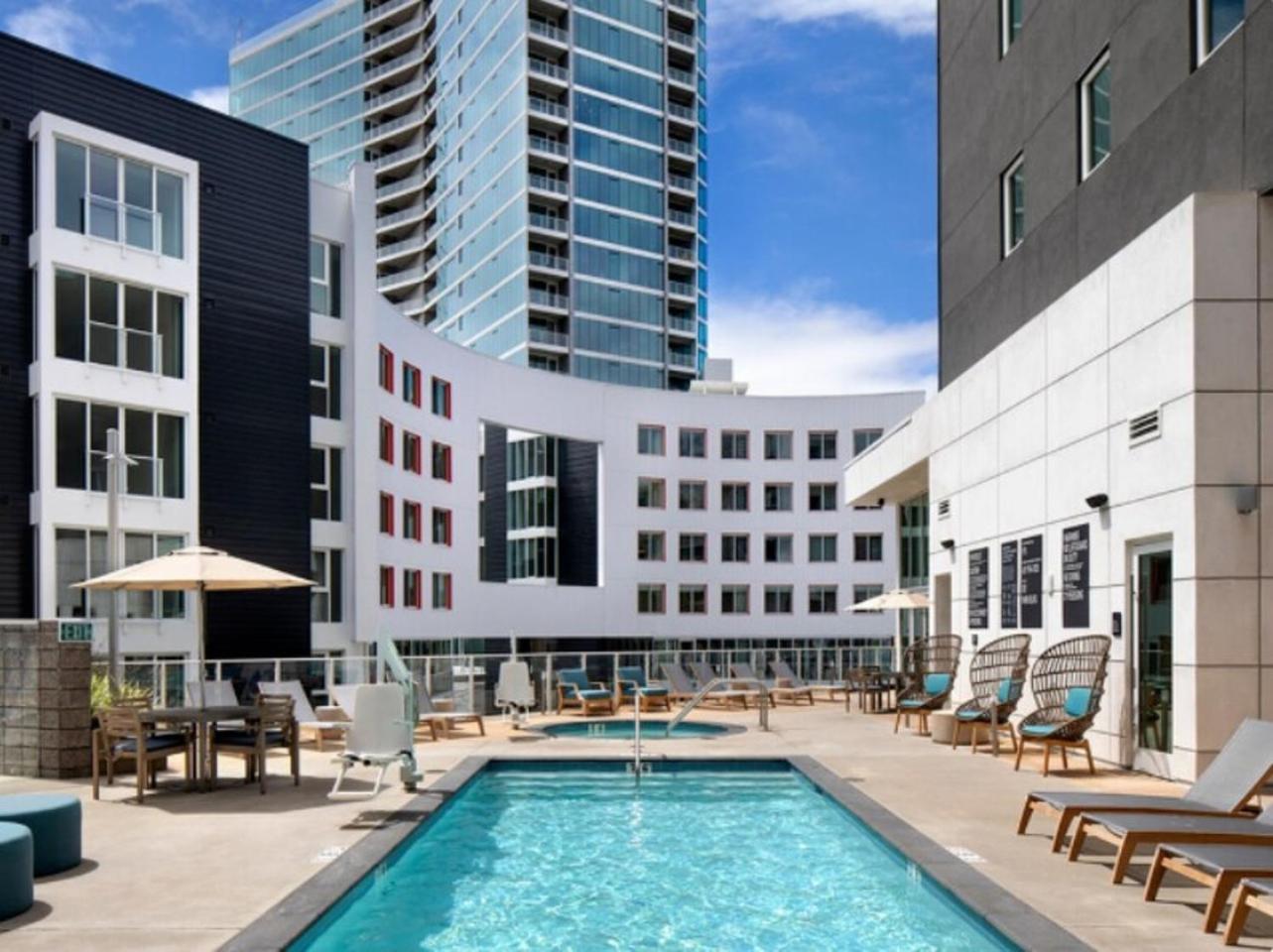 Stunning By Petco Park! Apartment