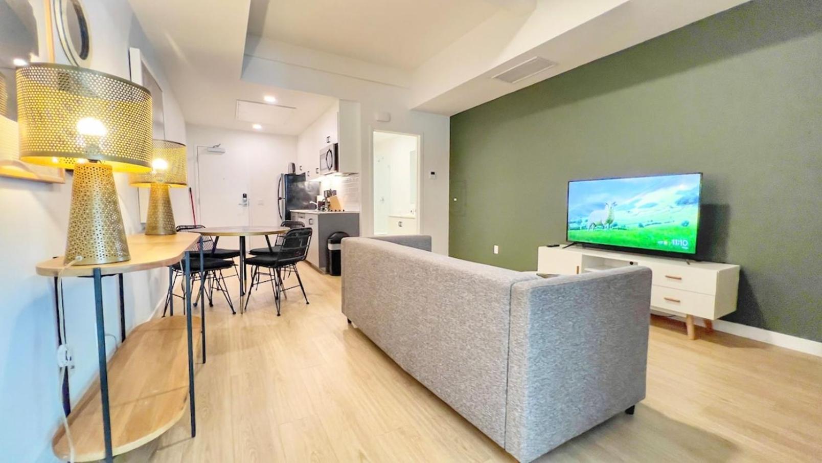 Dapper Retreat In Vibrant