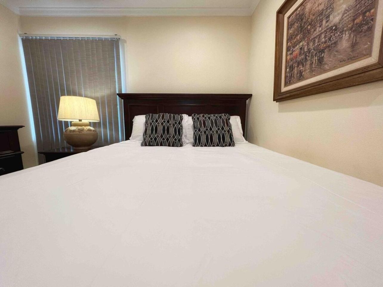 Pacific Getaway Blocks From The