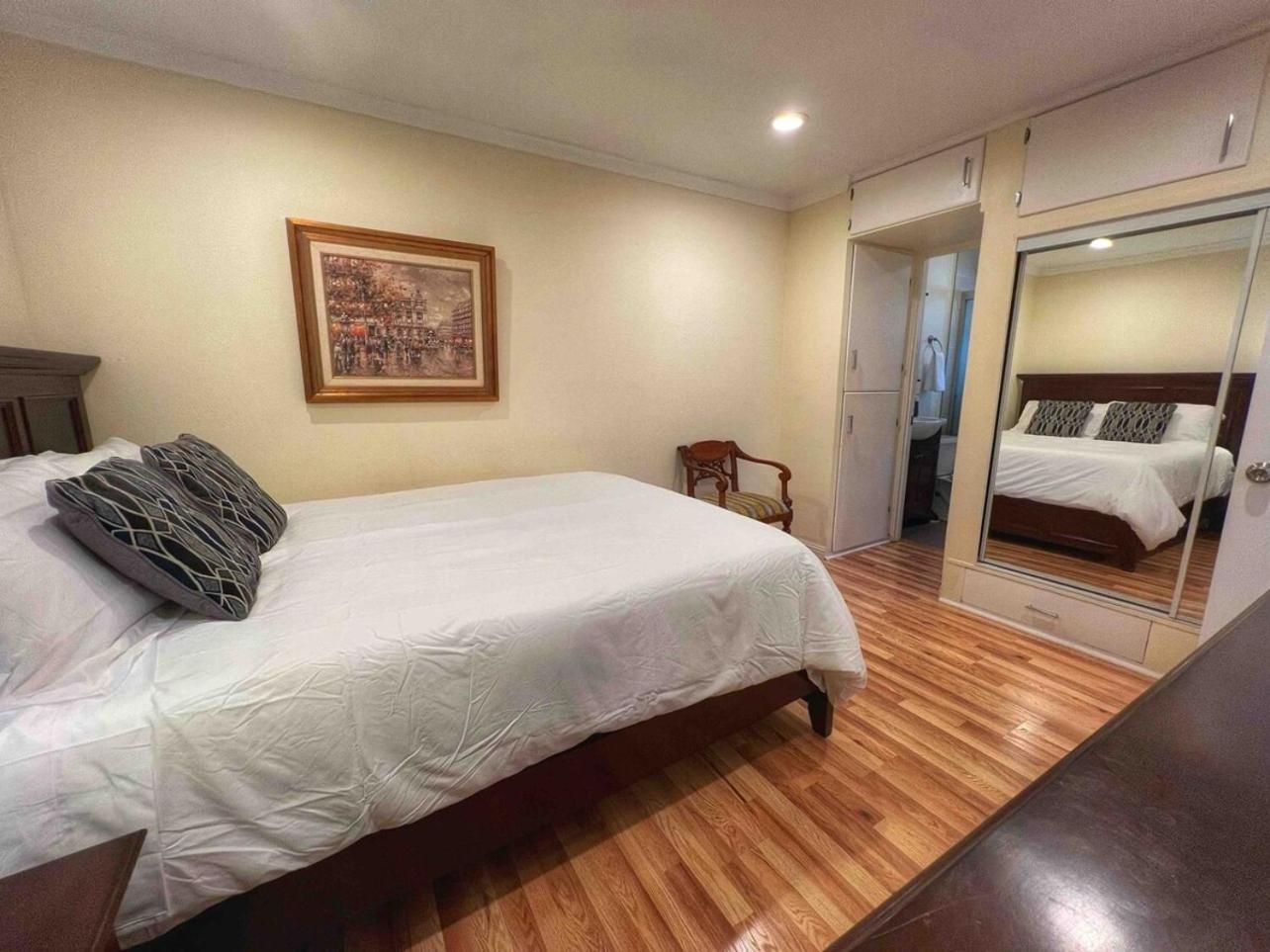 Apartment Pacific Getaway Blocks From The San Diego