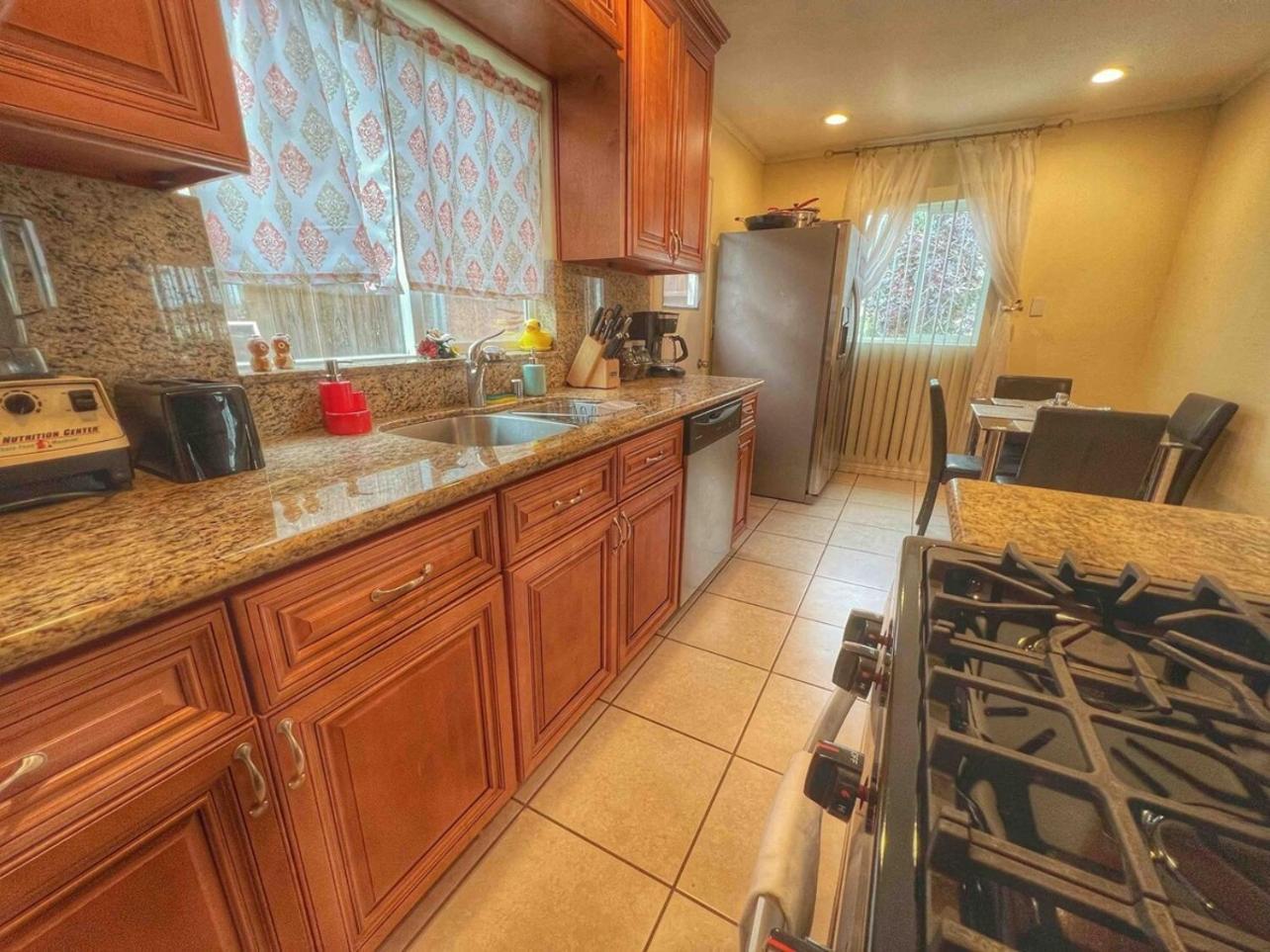 Apartment Pacific Getaway Blocks From The
