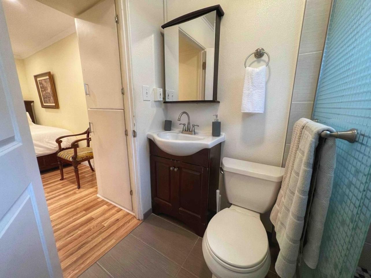 Apartment Pacific Getaway Blocks From The