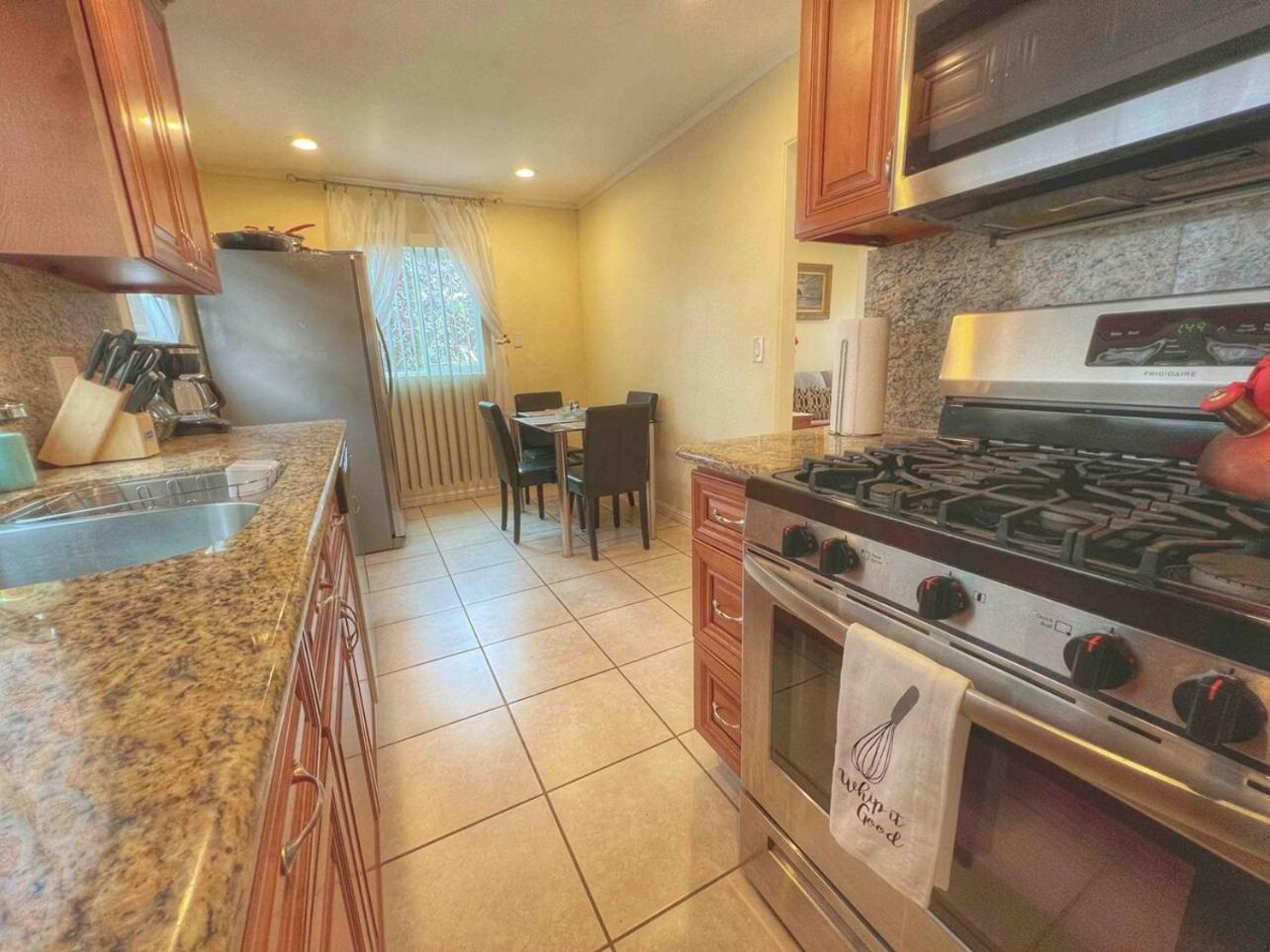 Apartment Pacific Getaway Blocks From The