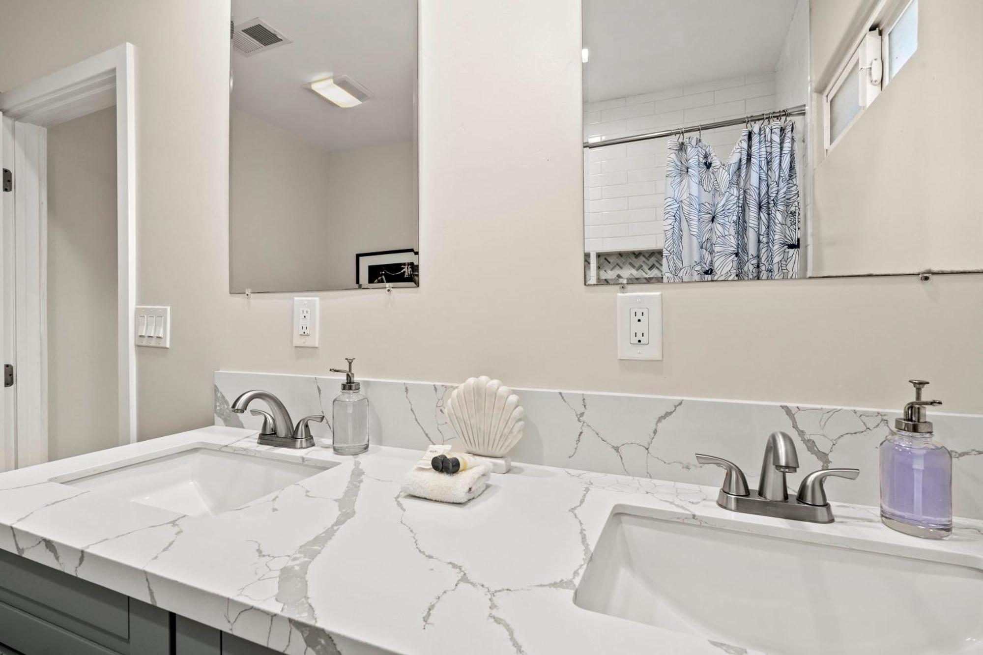 Luxury On Lewis By Cardo - Jacuzzi Fire Pit *