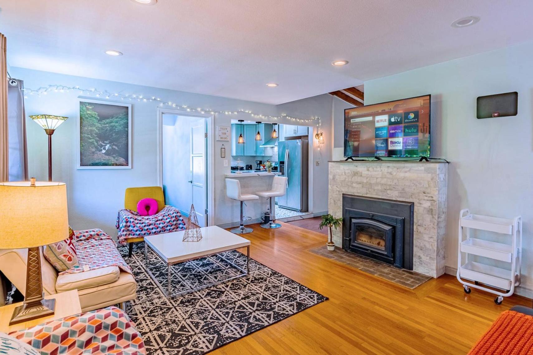 12-guest 4-br Spacious With Large Backyard, 4-car Parking Holiday home San Diego
