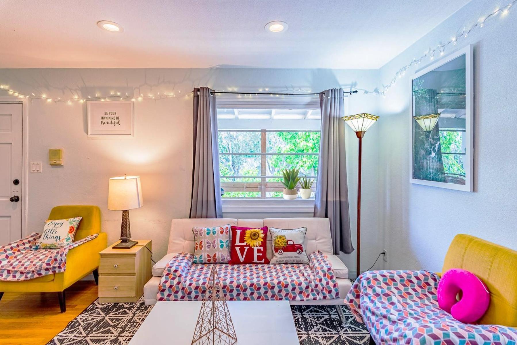 Holiday home 12-guest 4-br Spacious With Large Backyard, 4-car Parking San Diego