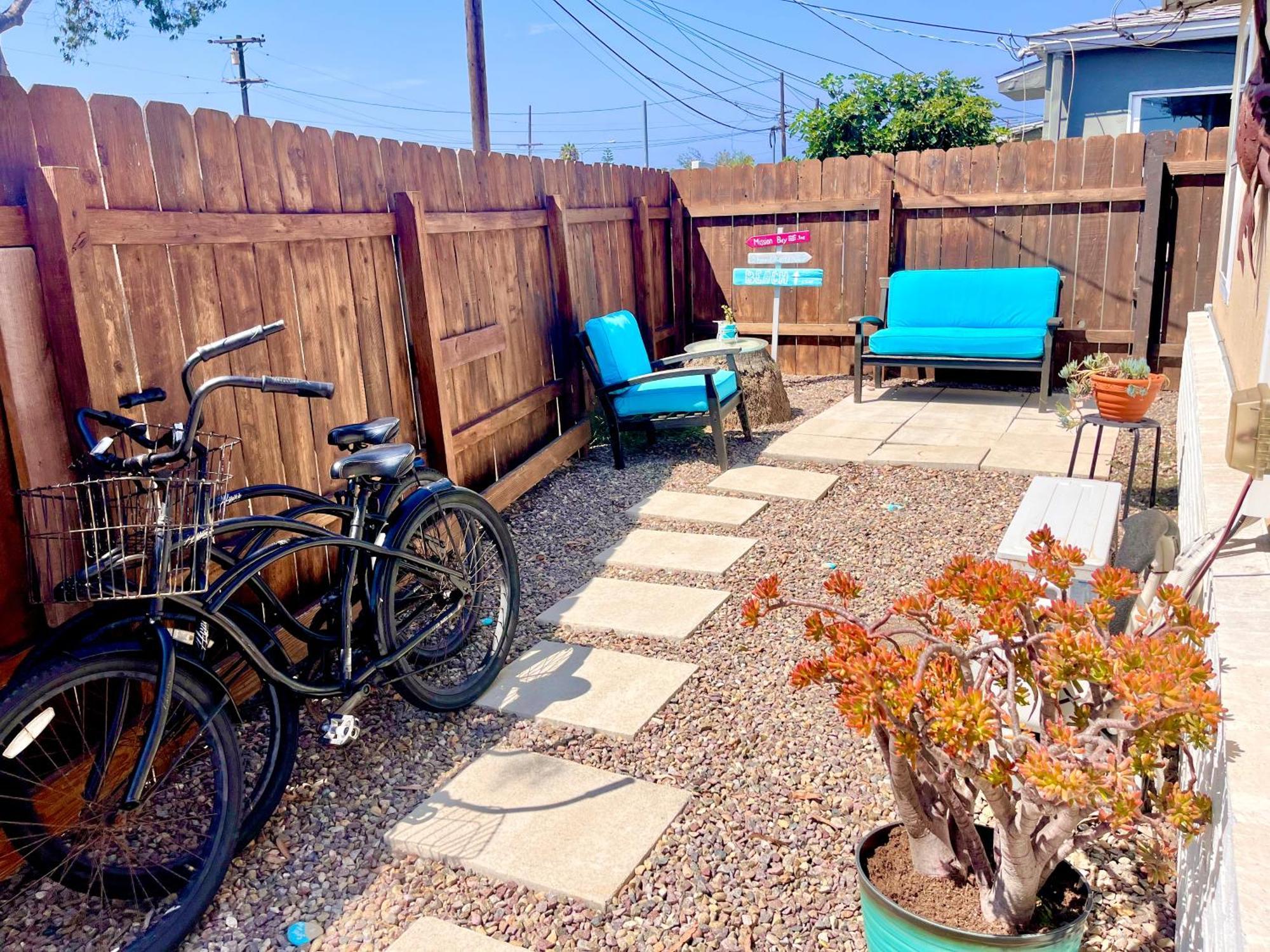 Cozy With Bicycles Apartment *