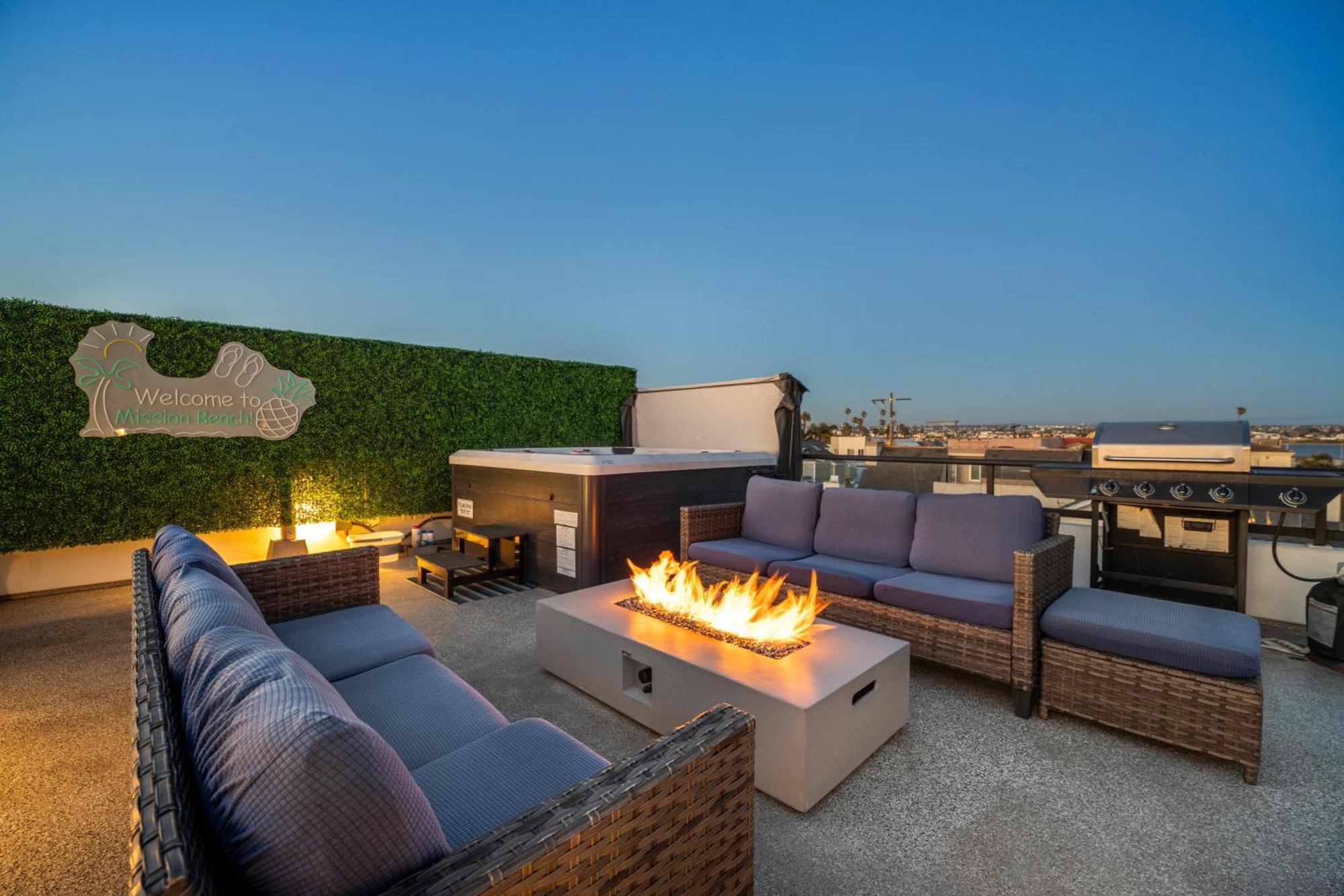 Holiday home Ocean & Bay Panorama 4 Levels Rooftop With Hot Tub *