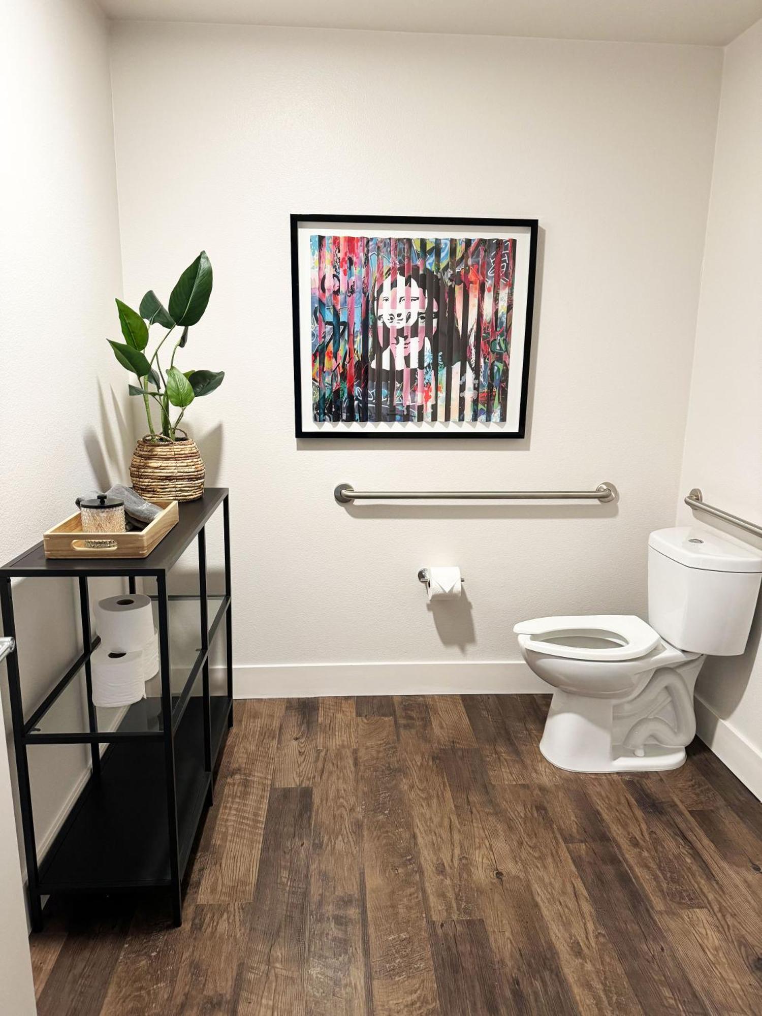 Luxury 2 Story By Convention Center & Petco Park Apartment *