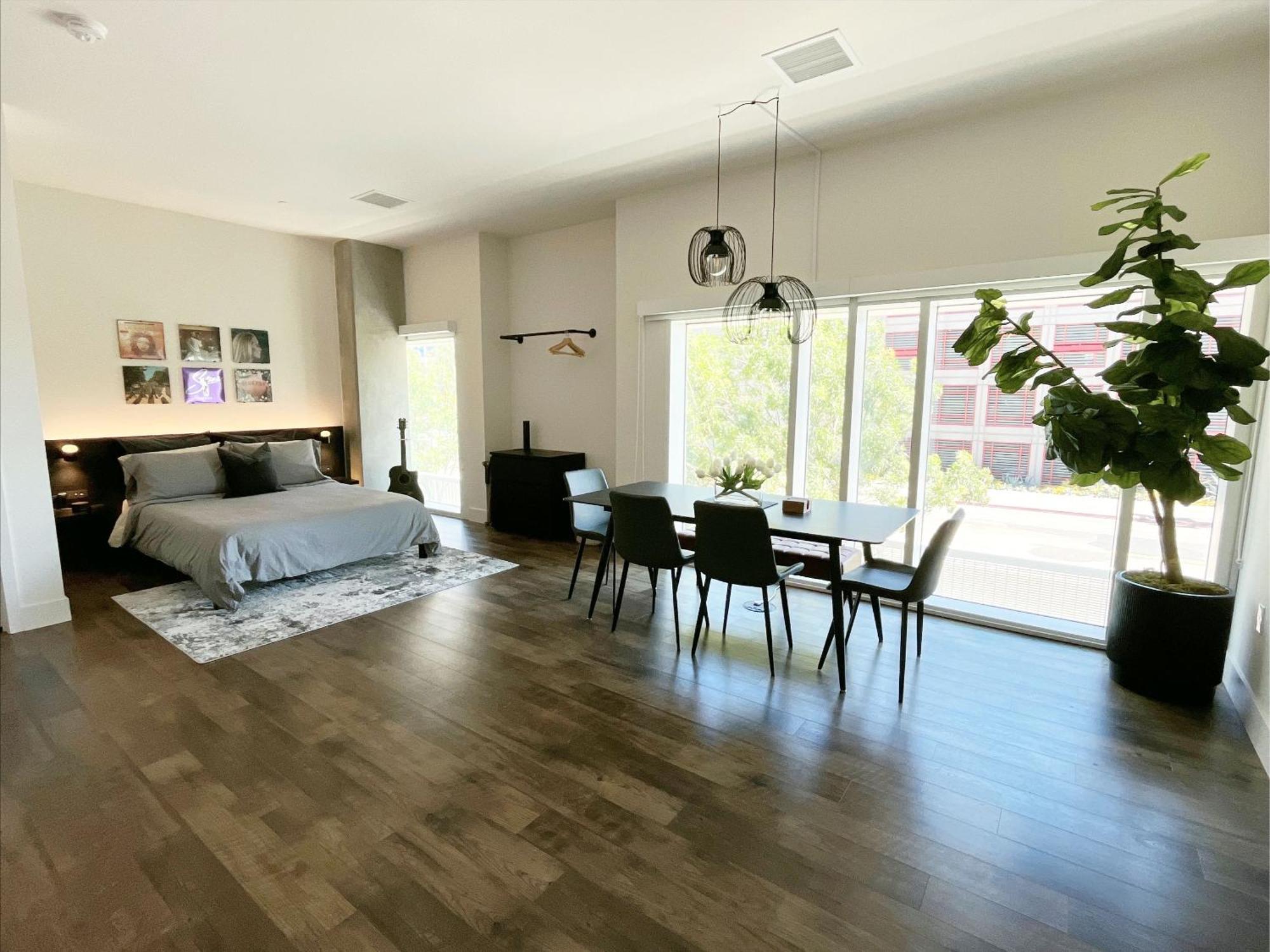 Luxury 2 Story By Convention Center & Petco Park *