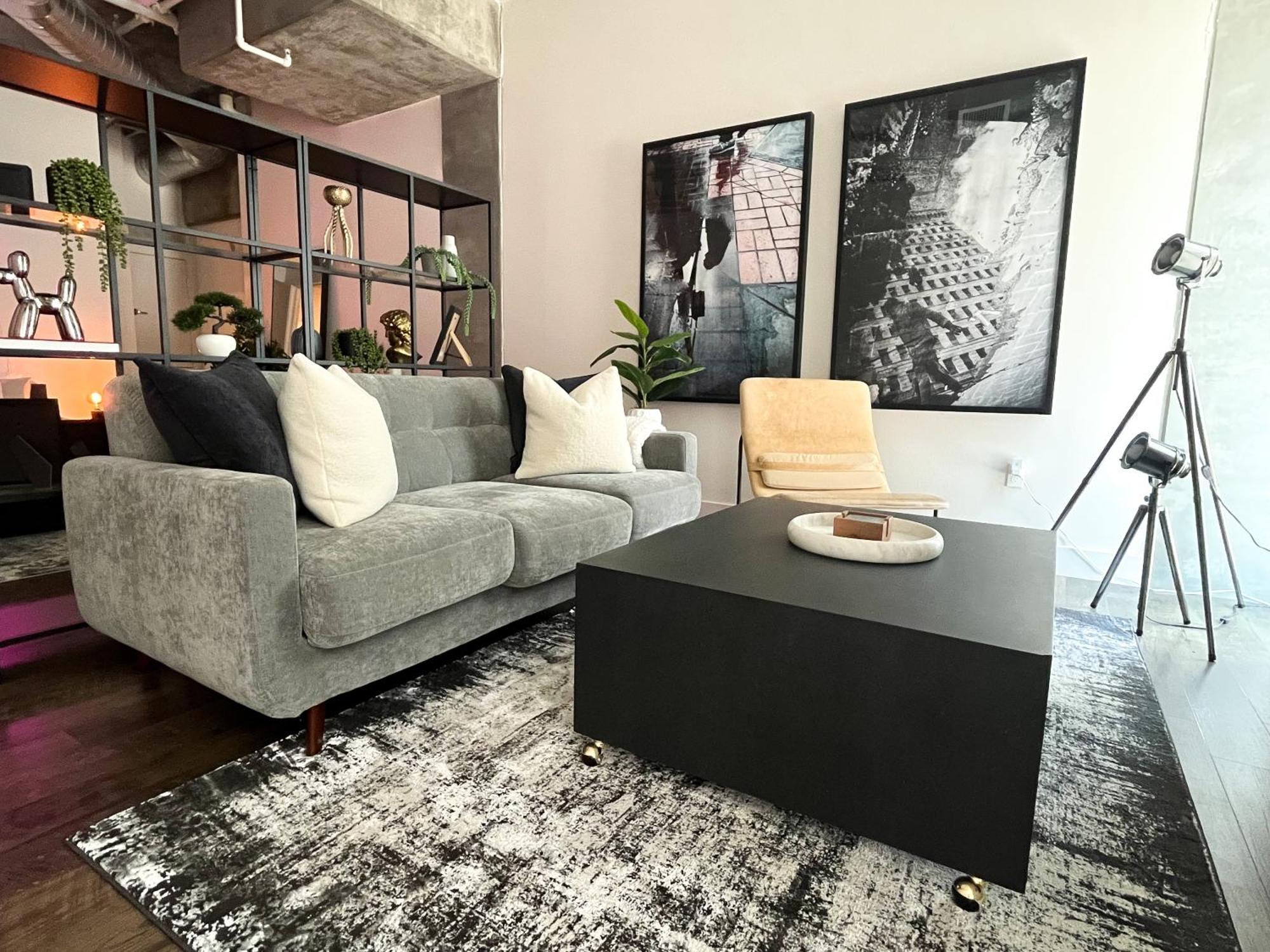 Luxury 2 Story By Convention Center & Petco Park Apartment