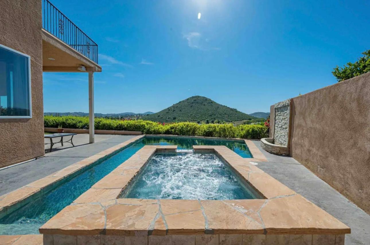 Holiday home Oasis Salt Water Pool Jacuzzi *