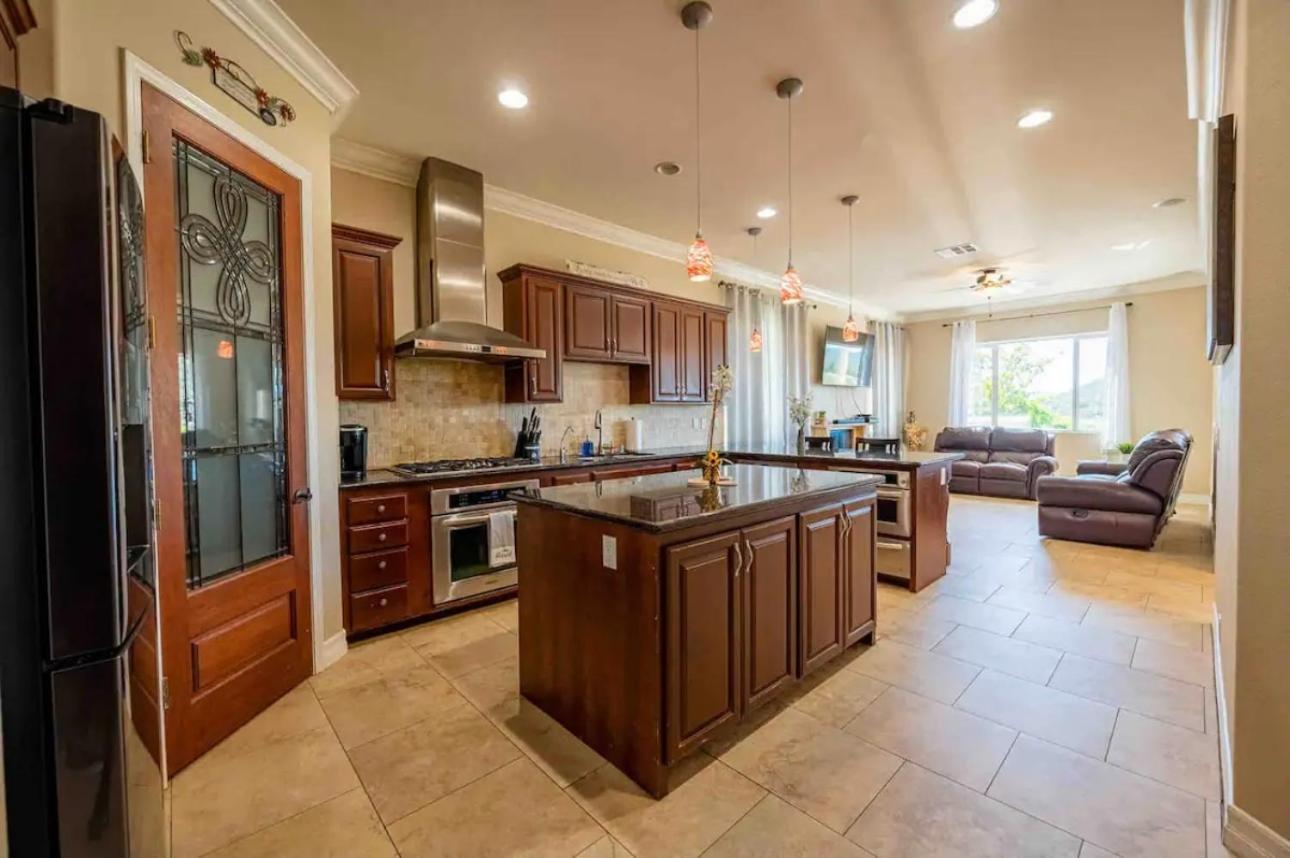 Holiday home Oasis Salt Water Pool Jacuzzi San Diego