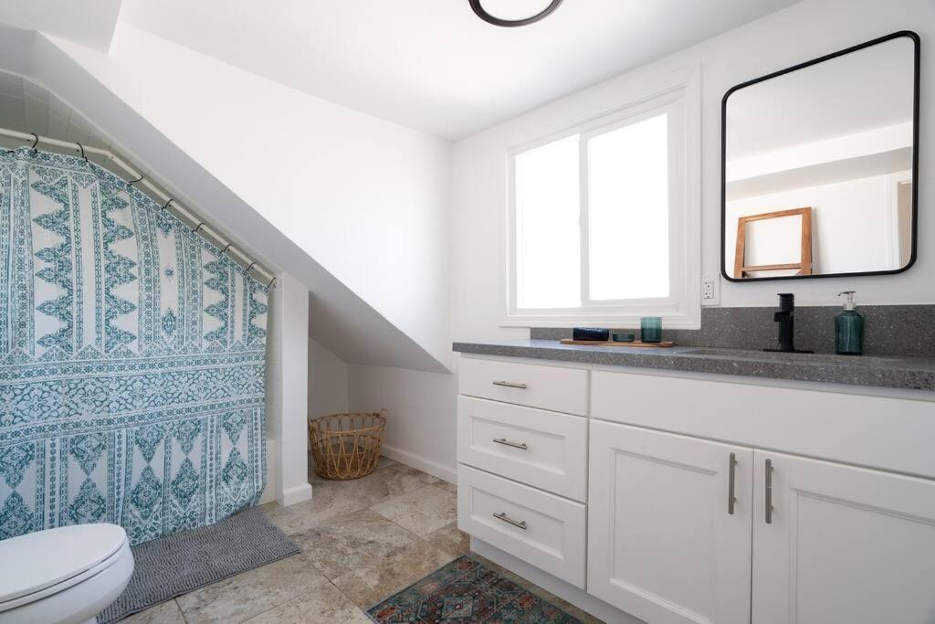 * Bueno Bueno Casita * / 7 Min To Downtown / 4 Bdr Сasa de vacaciones