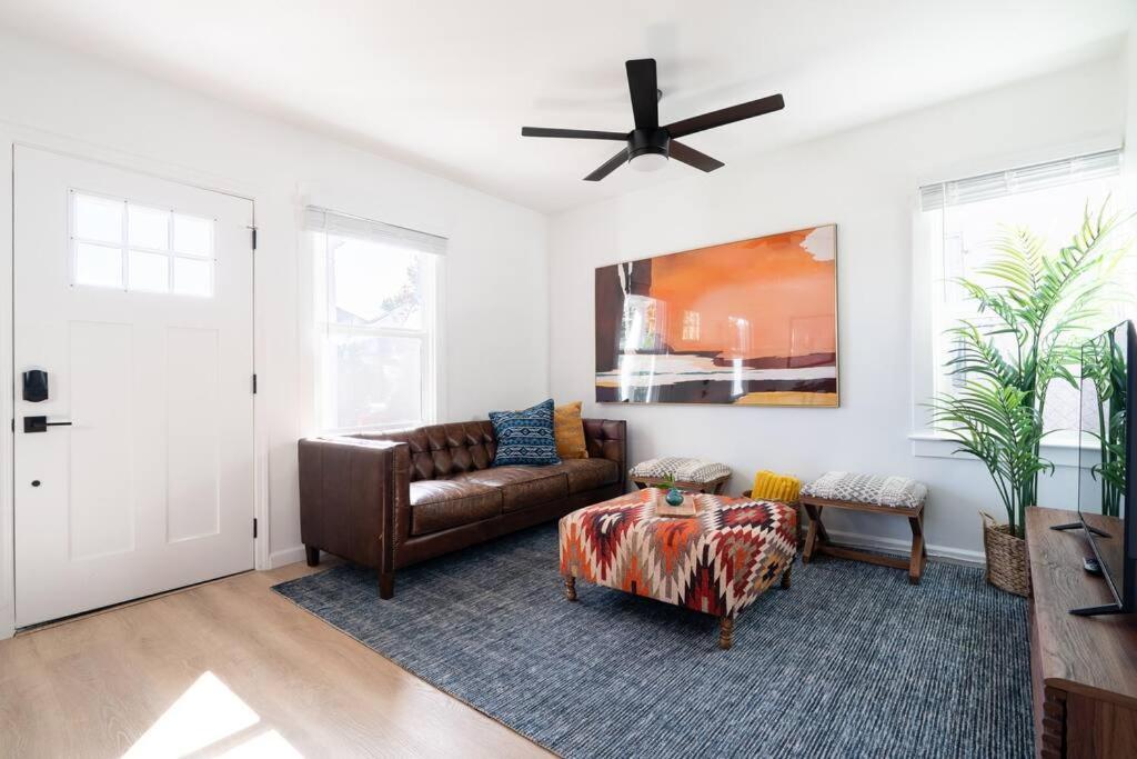 * Bueno Bueno Casita * / 7 Min To Downtown / 4 Bdr *