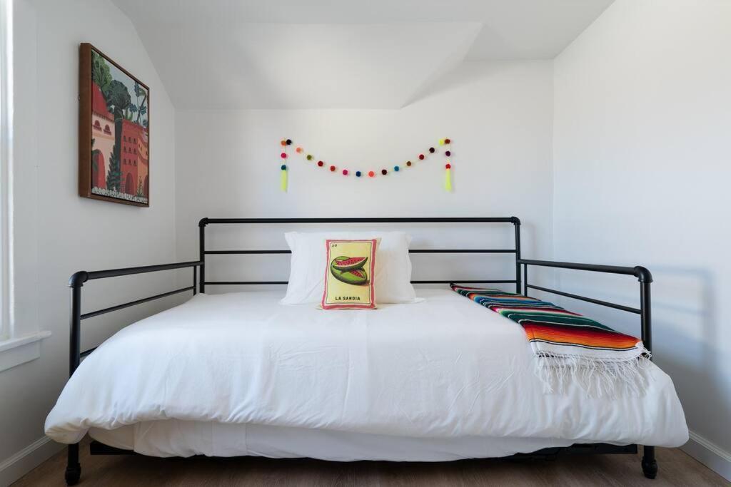 * Bueno Bueno Casita * / 7 Min To Downtown / 4 Bdr *