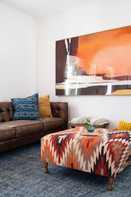 * Bueno Bueno Casita * / 7 Min To Downtown / 4 Bdr Сasa de vacaciones