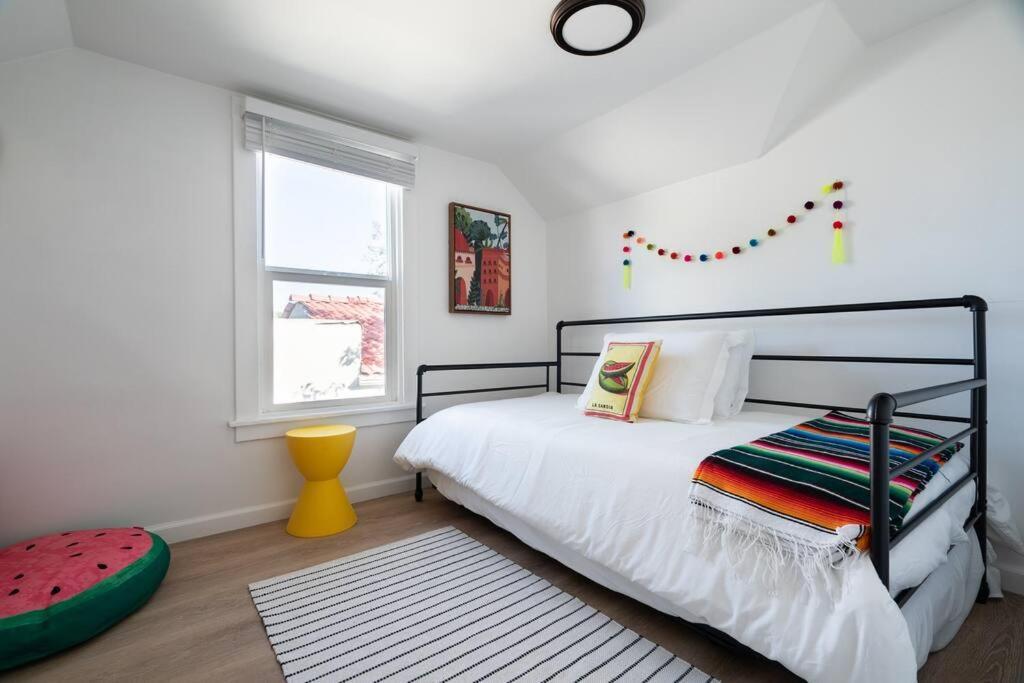 * Bueno Bueno Casita * / 7 Min To Downtown / 4 Bdr * San Diego