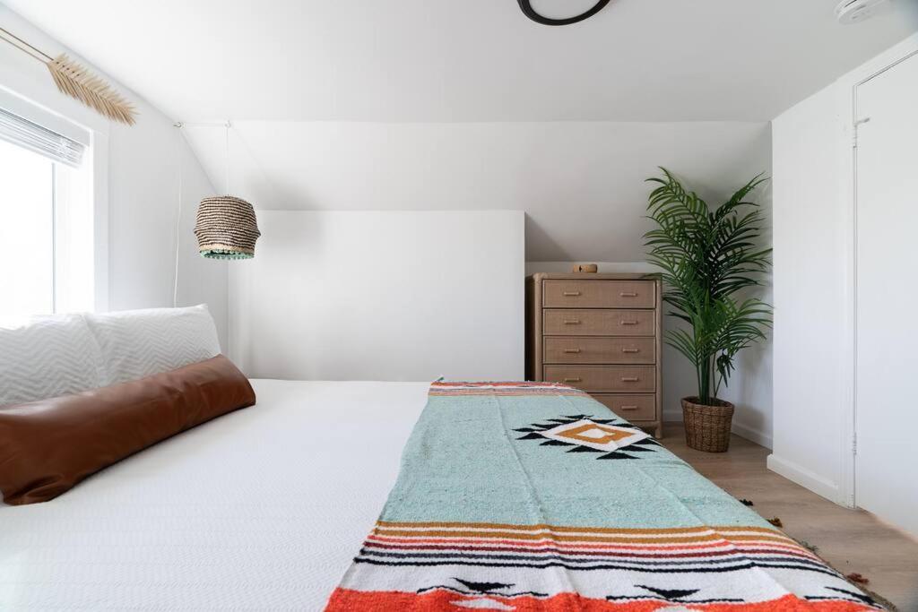 * Bueno Bueno Casita * / 7 Min To Downtown / 4 Bdr * San Diego
