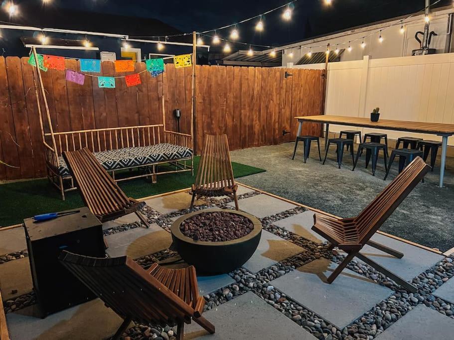 * Bueno Bueno Casita * / 7 Min To Downtown / 4 Bdr Сasa de vacaciones