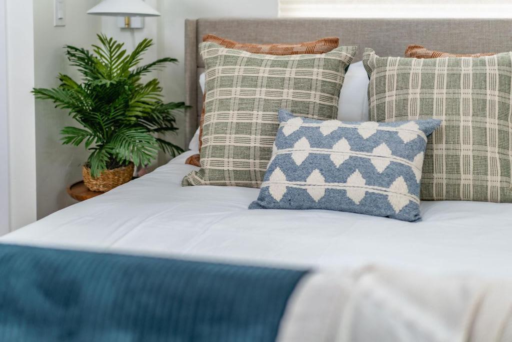 Swanky In Vibrant Hillcrest