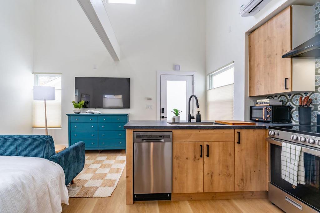 Swanky In Vibrant Hillcrest San Diego