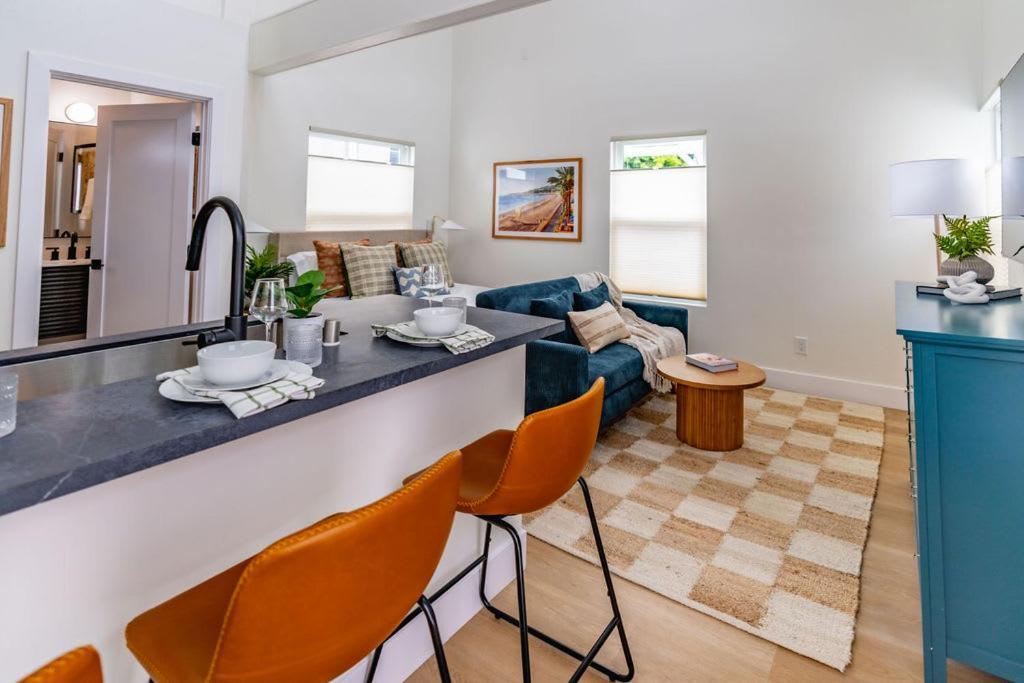 Apartment Swanky In Vibrant Hillcrest *
