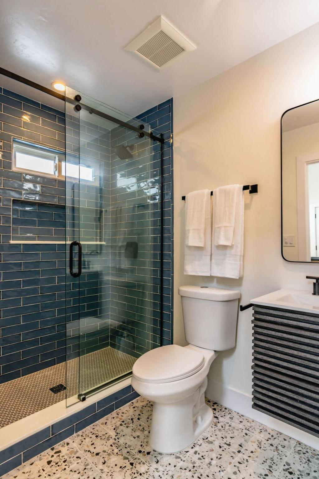 Apartment Swanky In Vibrant Hillcrest