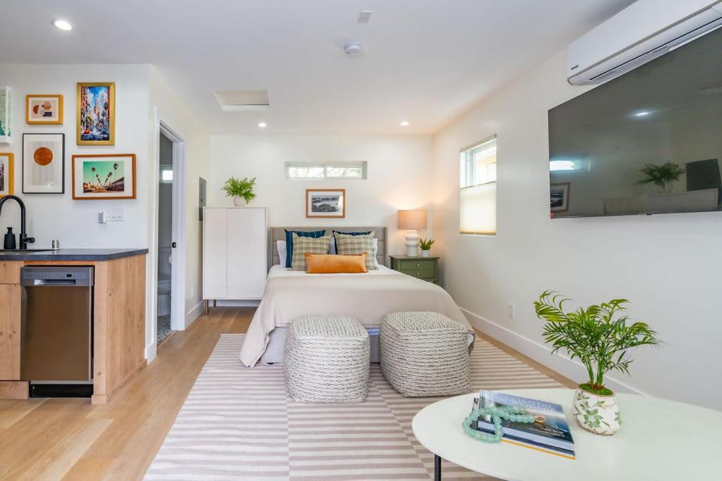 Quaint In Charming Marston Hills Apartment