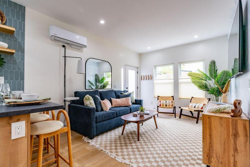 Newly Remodeled Uptown Chic Holiday home