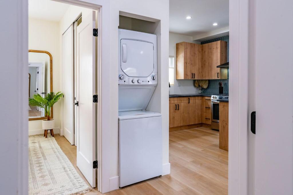 Newly Remodeled Uptown Chic Holiday home