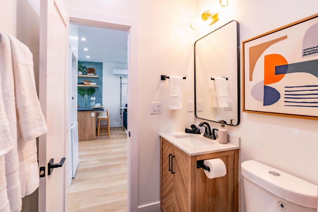 Newly Remodeled Uptown Chic Holiday home *
