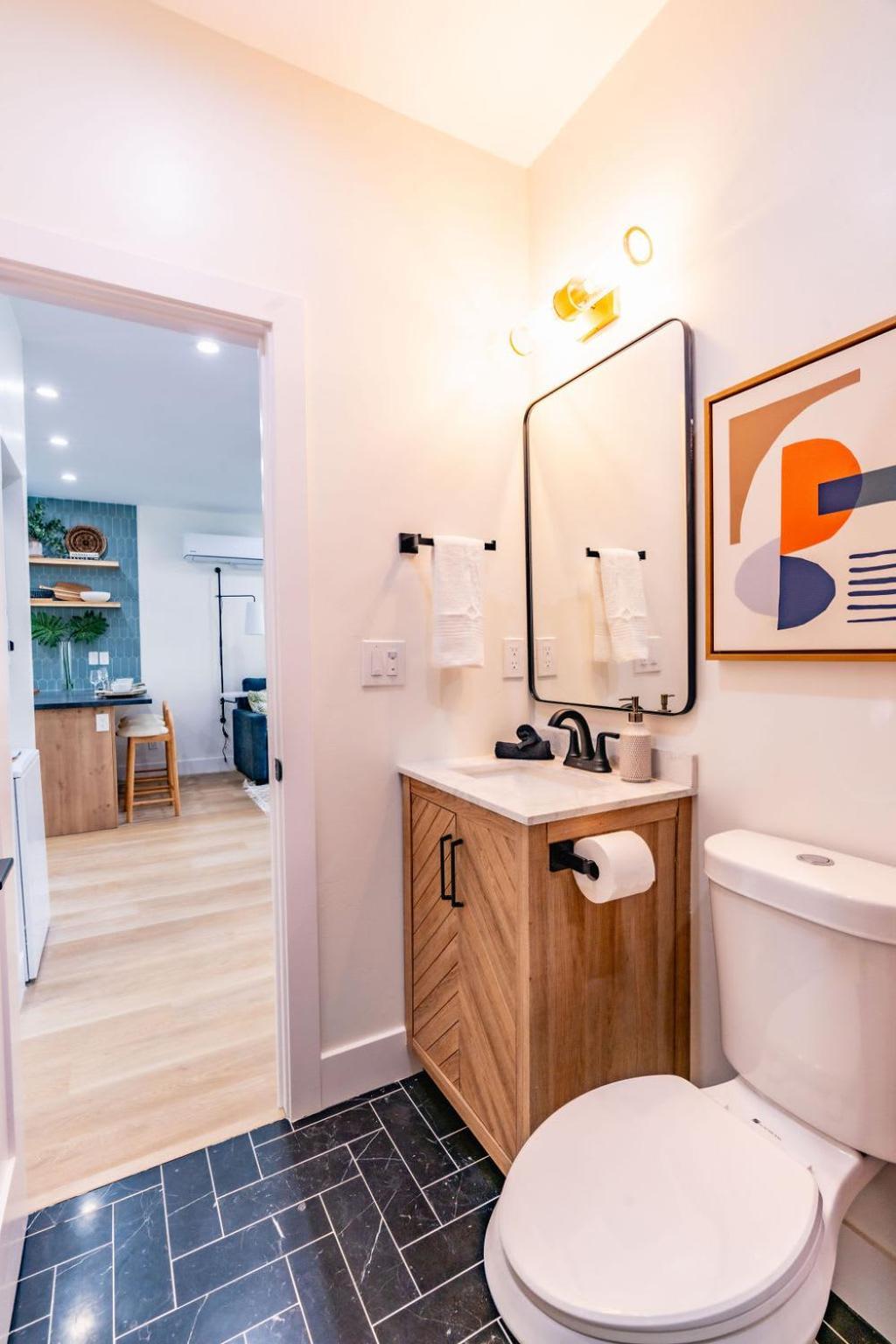 Newly Remodeled Uptown Chic *