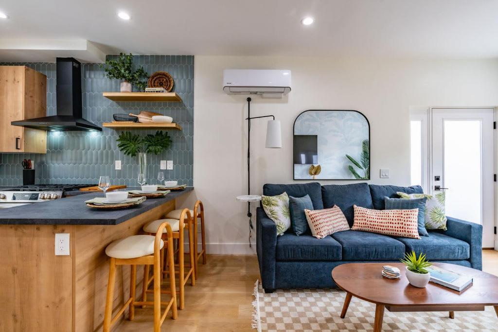 Newly Remodeled Uptown Chic Holiday home