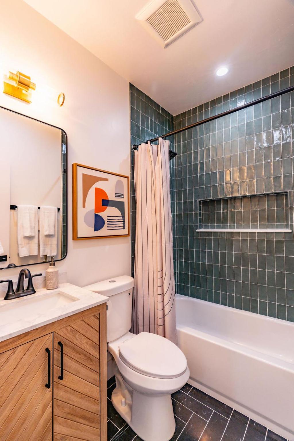Newly Remodeled Uptown Chic *