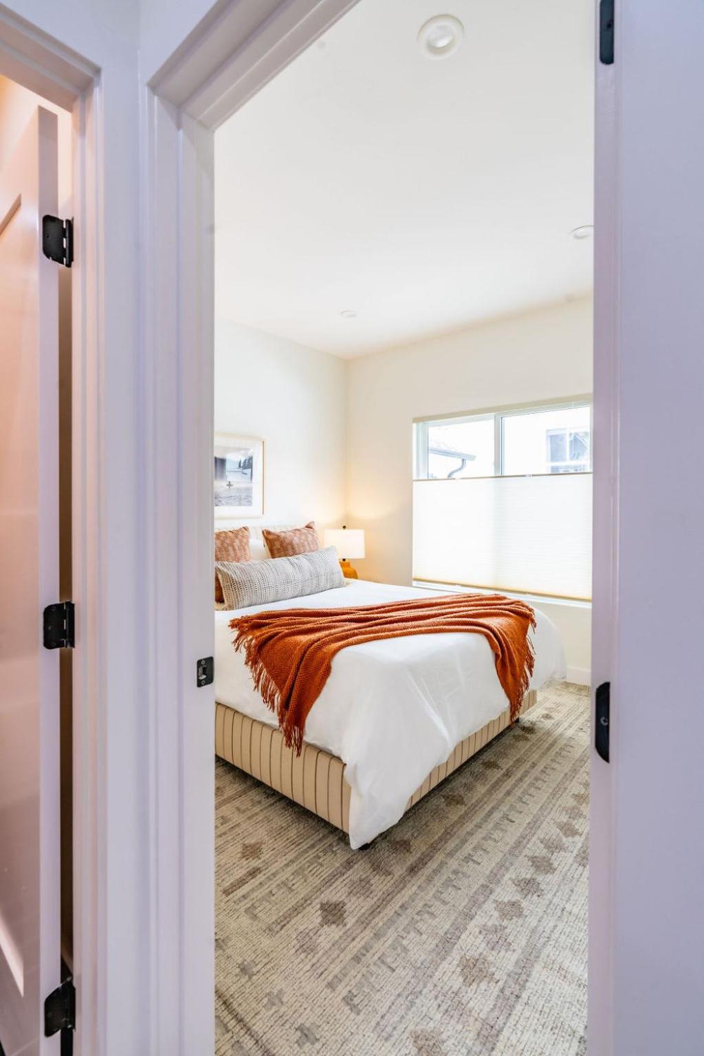 Newly Remodeled Uptown Chic Holiday home