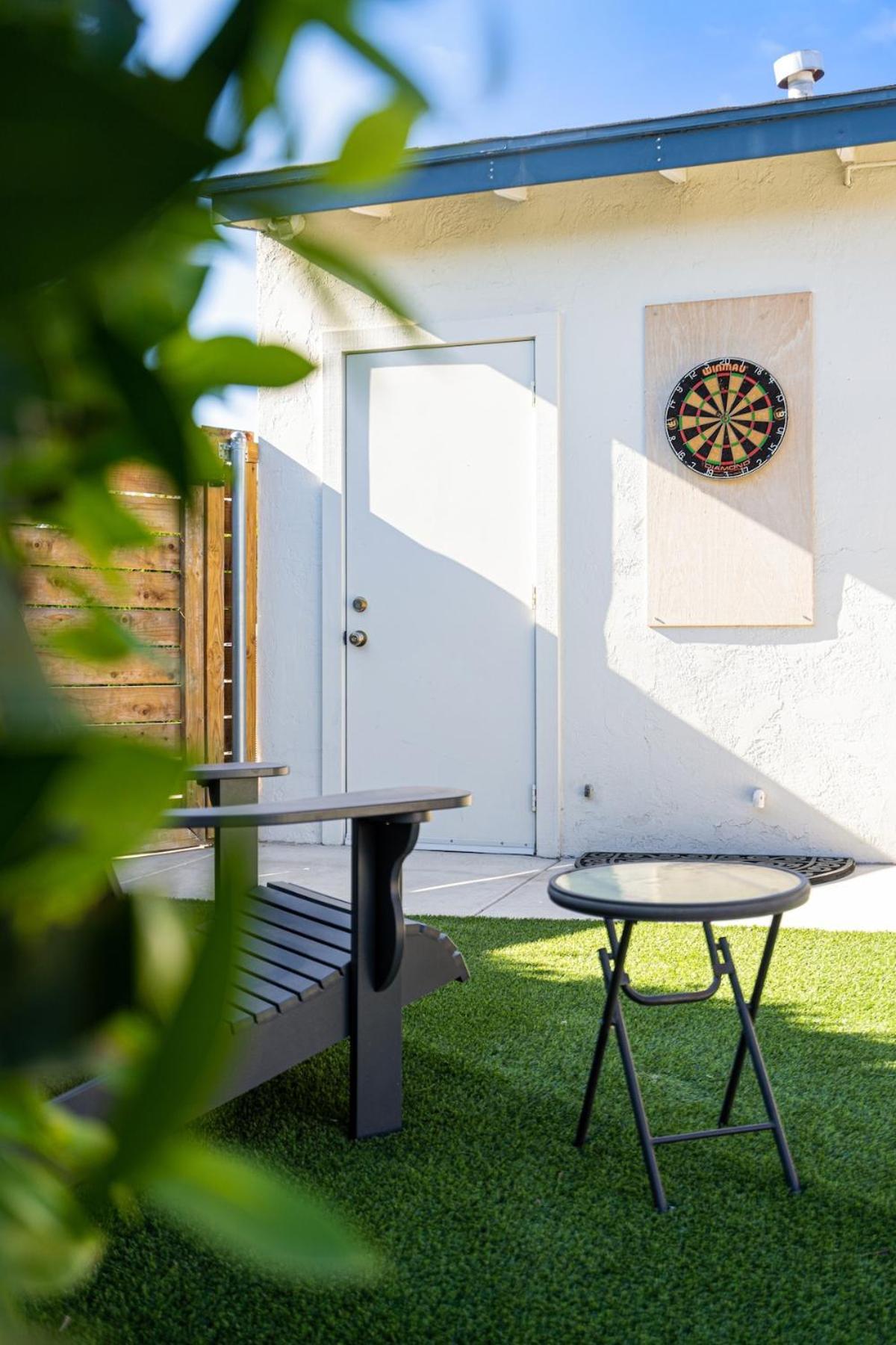 Holiday home Chill House With Jacuzzi-golf-game