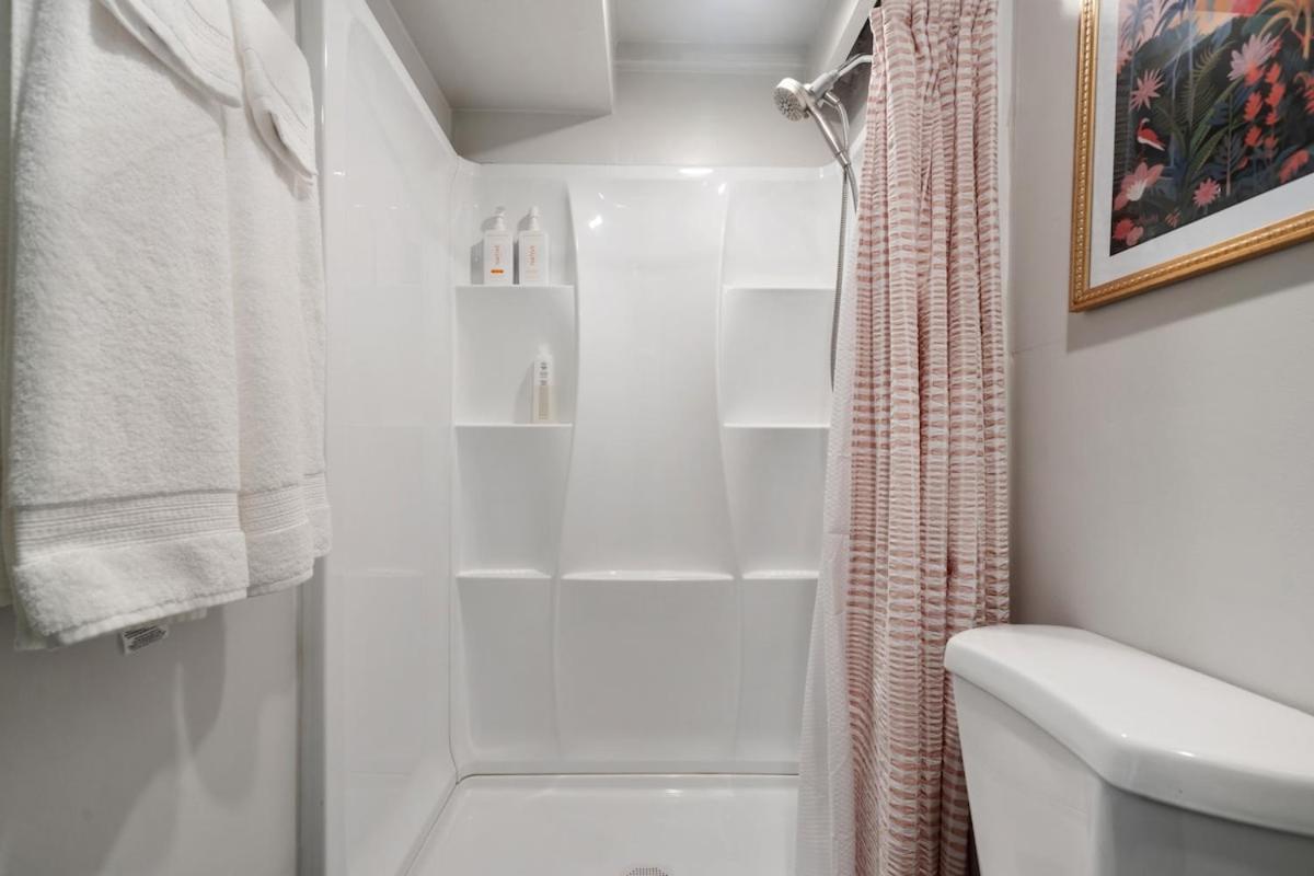 Cozy Blocks From The Bay *