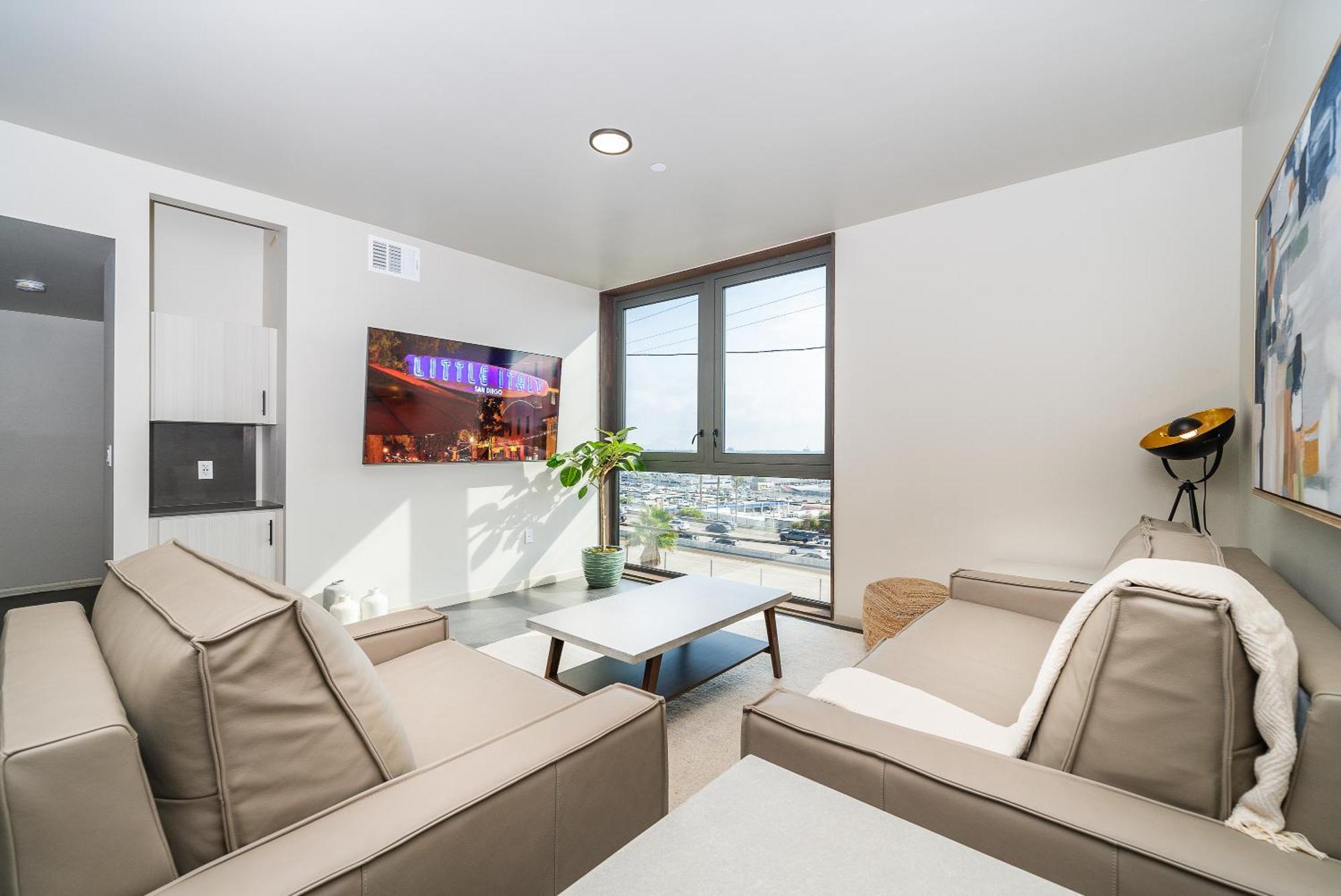 City24 Little Italy Mission Hills Hotel 4*