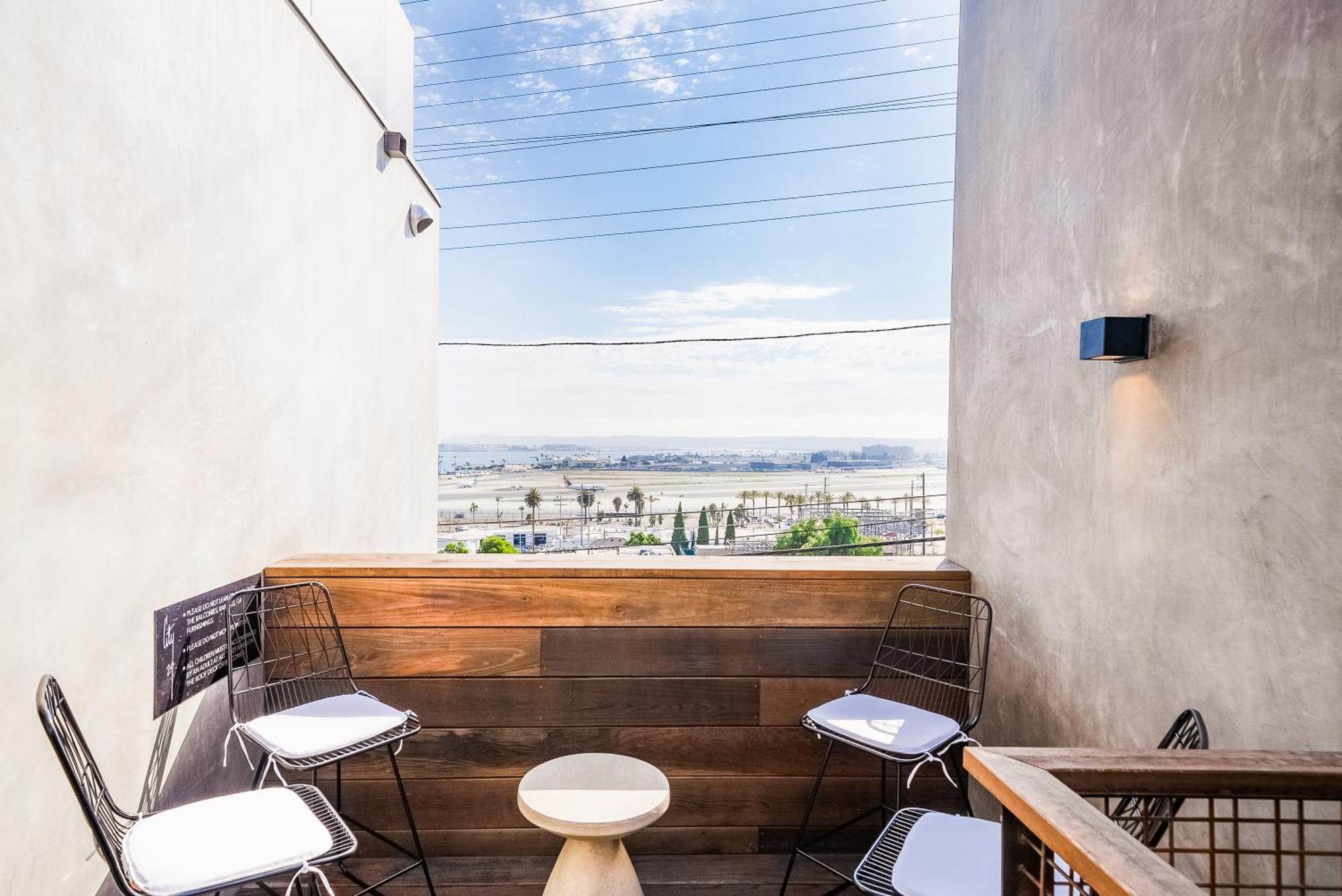 City24 Little Italy Mission Hills Hotel 4*
