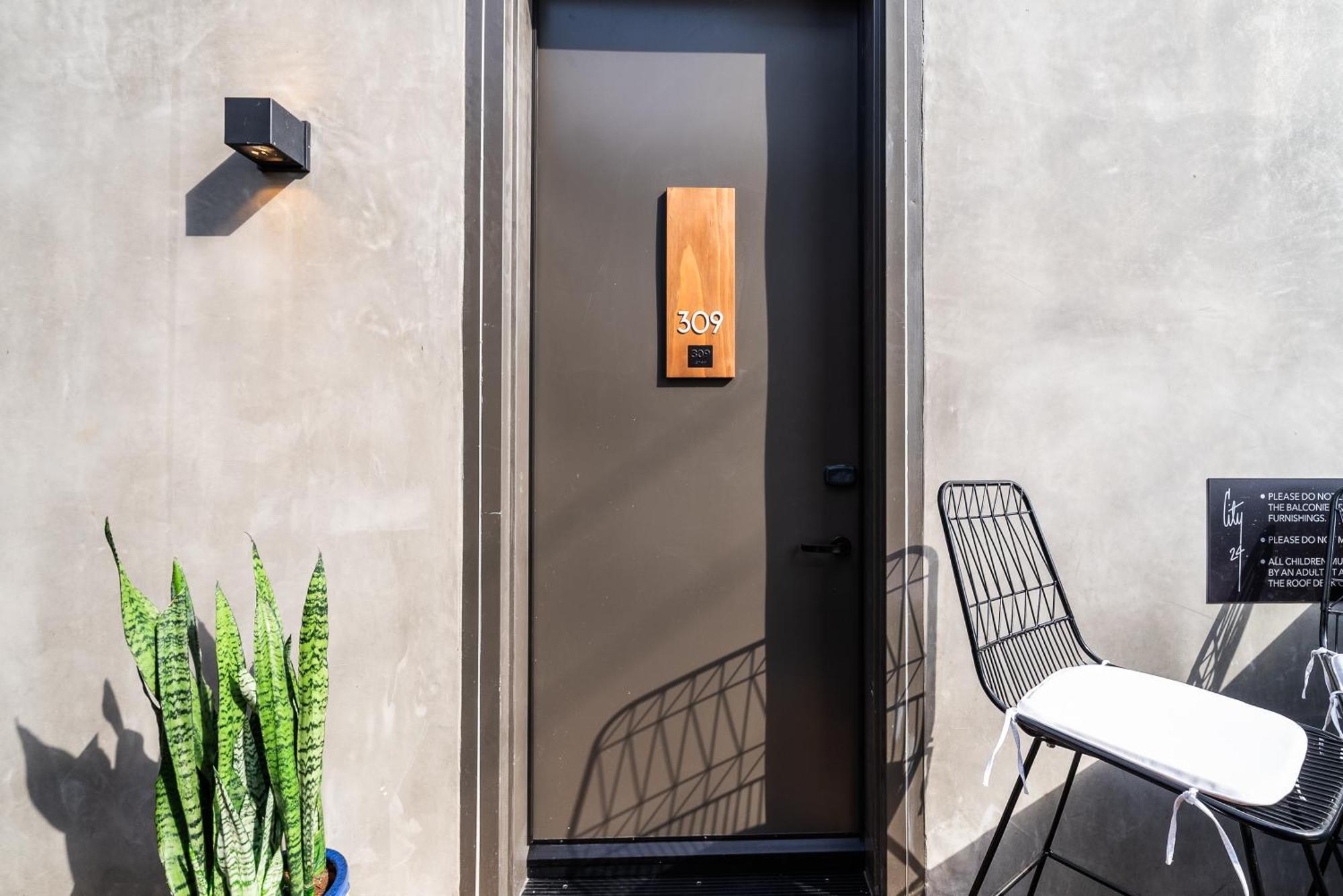 City24 Little Italy Mission Hills 4*