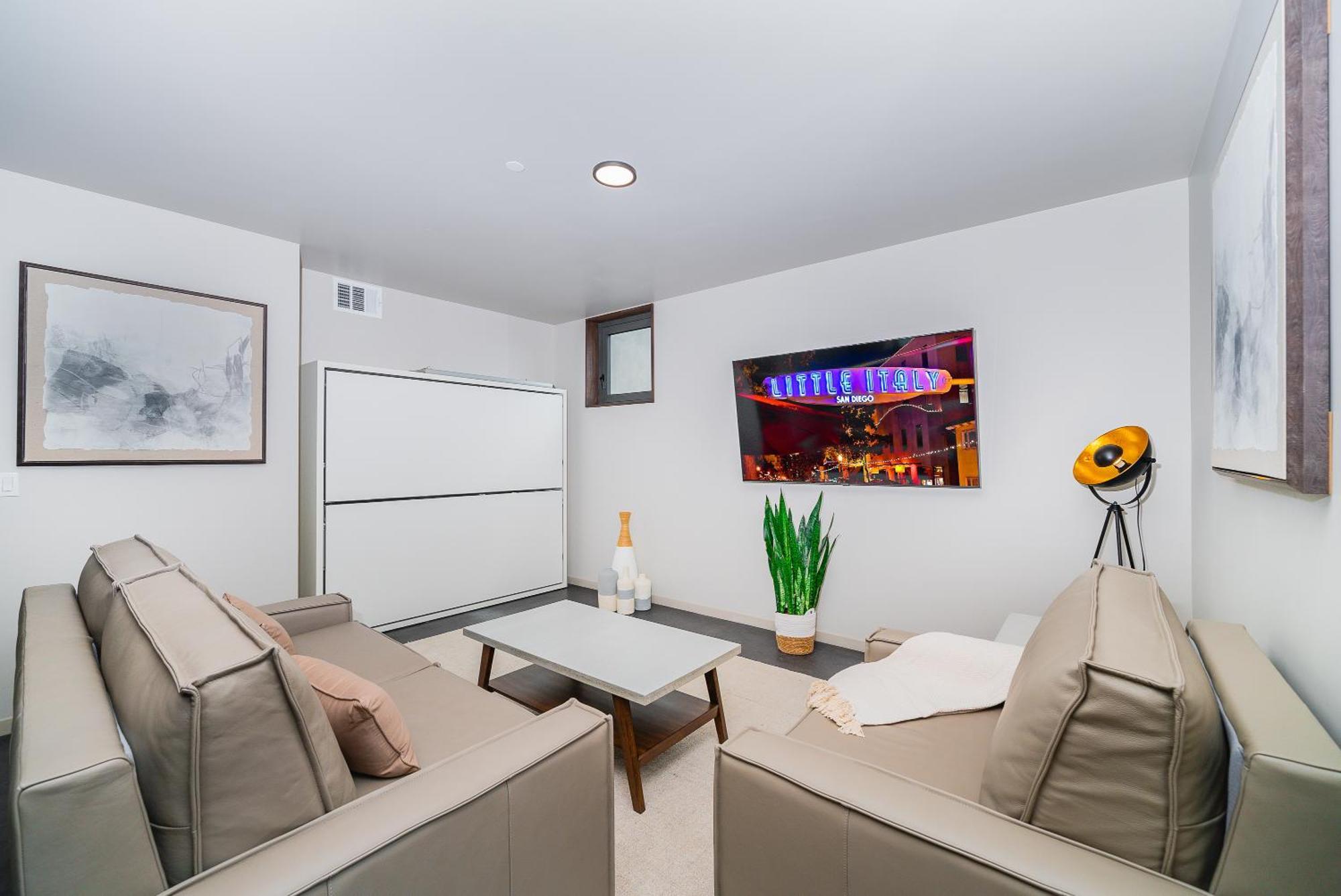 City24 Little Italy Mission Hills Hotel 4*