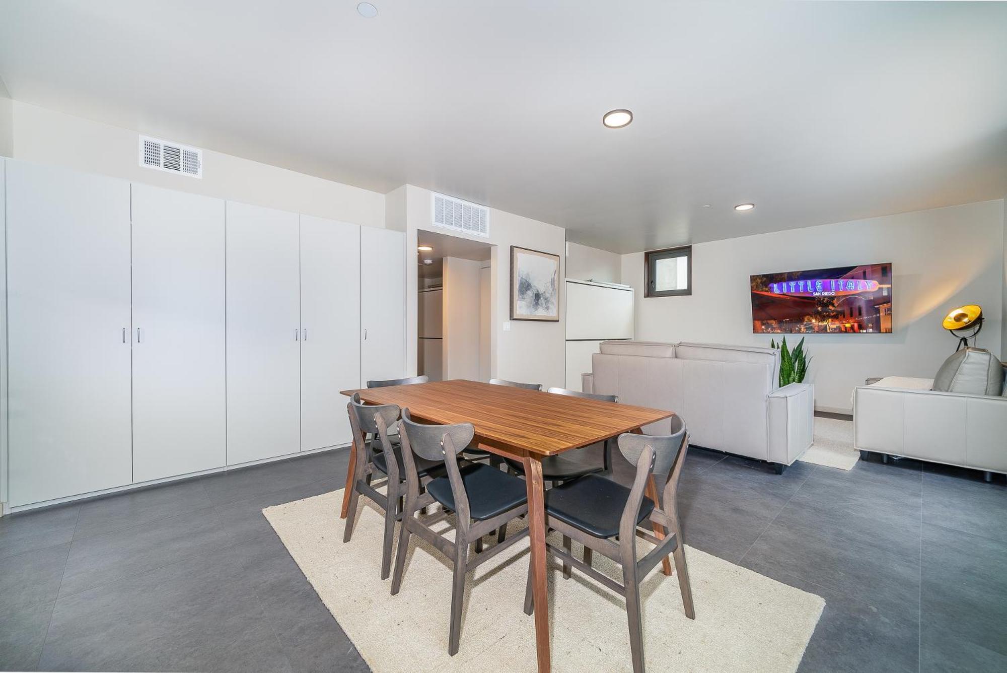 Hotel City24 Little Italy Mission Hills 4*