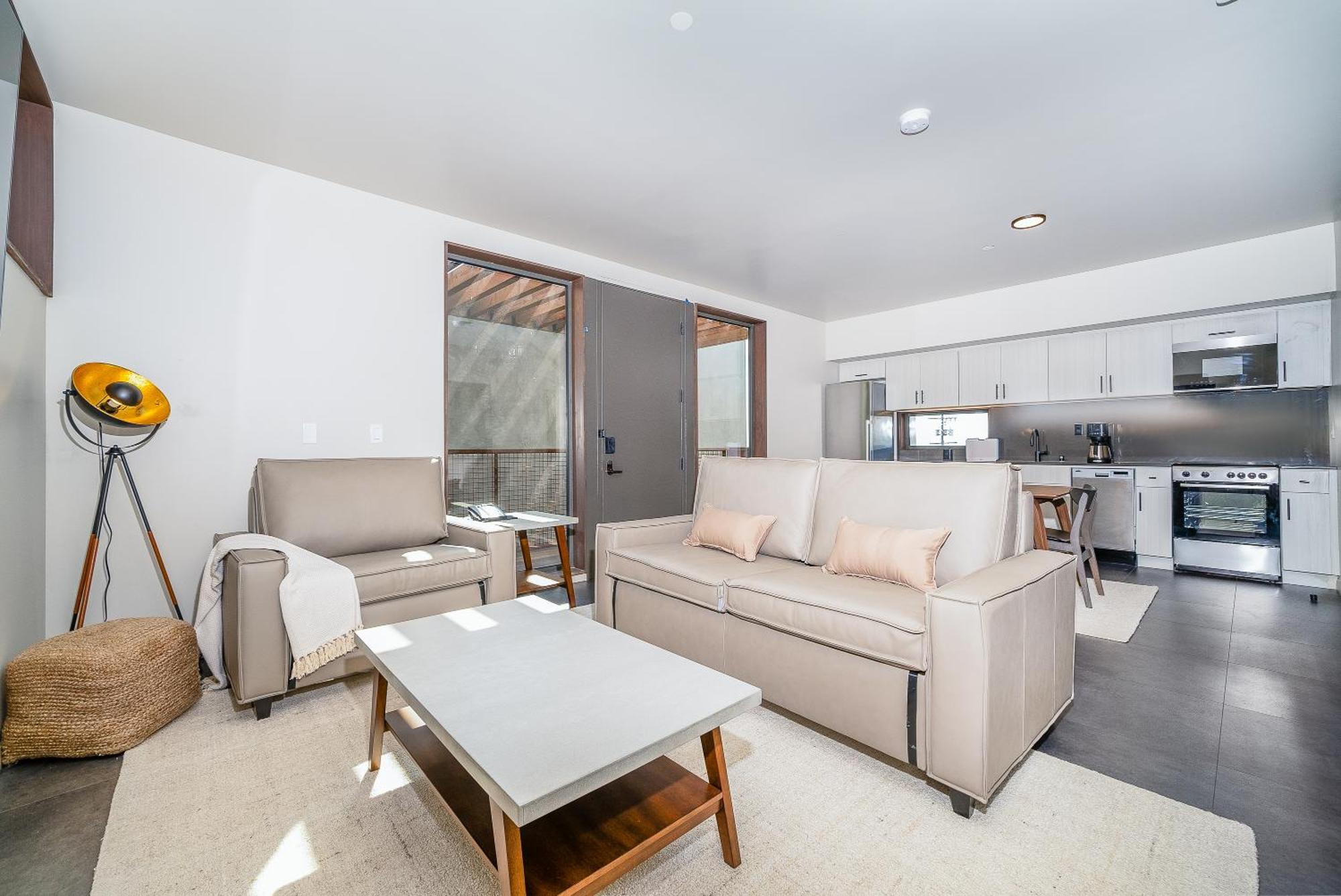 Hotel City24 Little Italy Mission Hills 4*