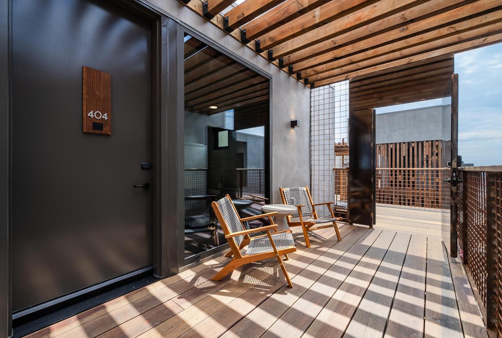 City24 Little Italy Mission Hills Hotel 4*