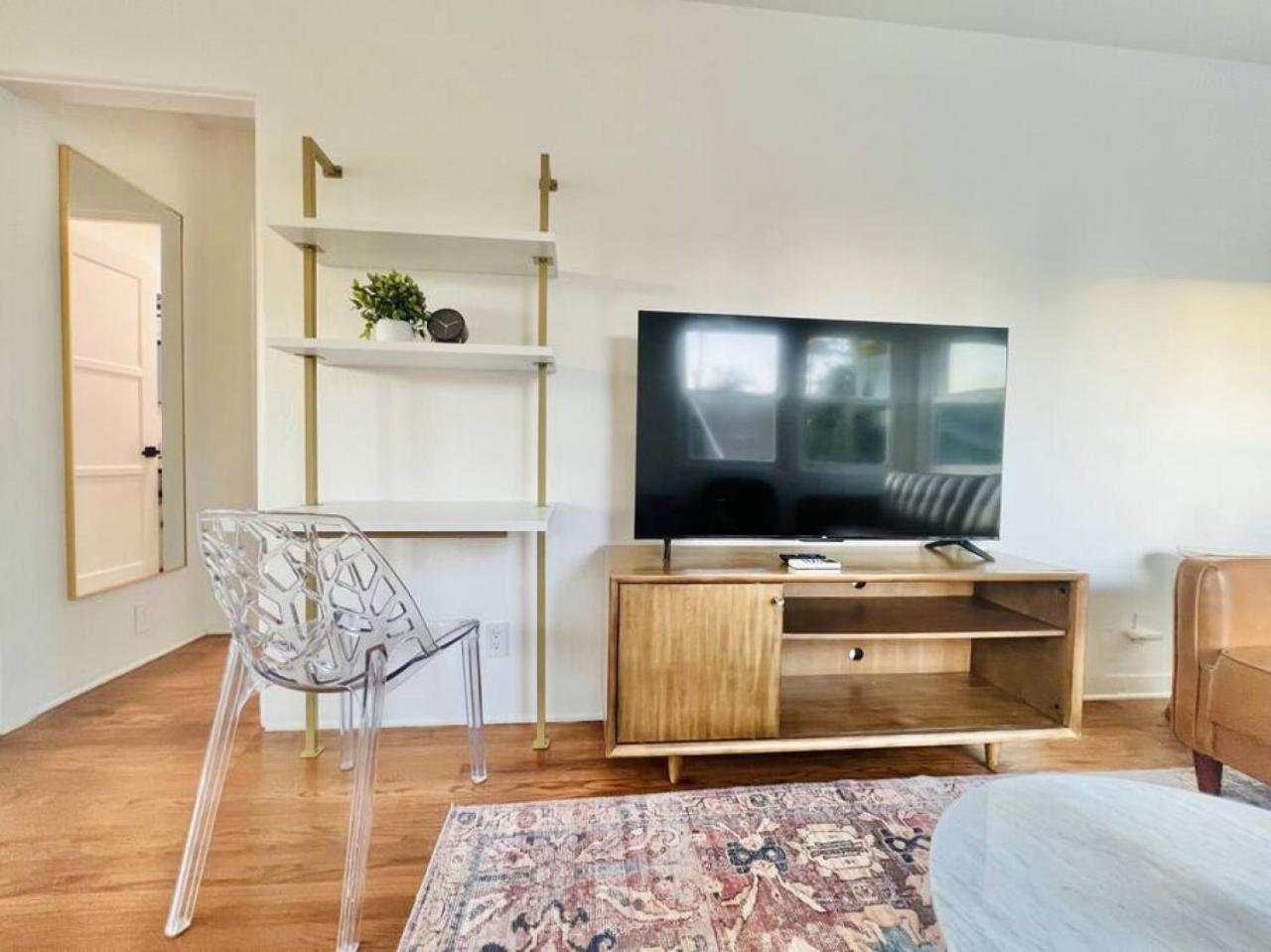 Stylish 1br Retreat With Garage Ac Close 2 Everything *