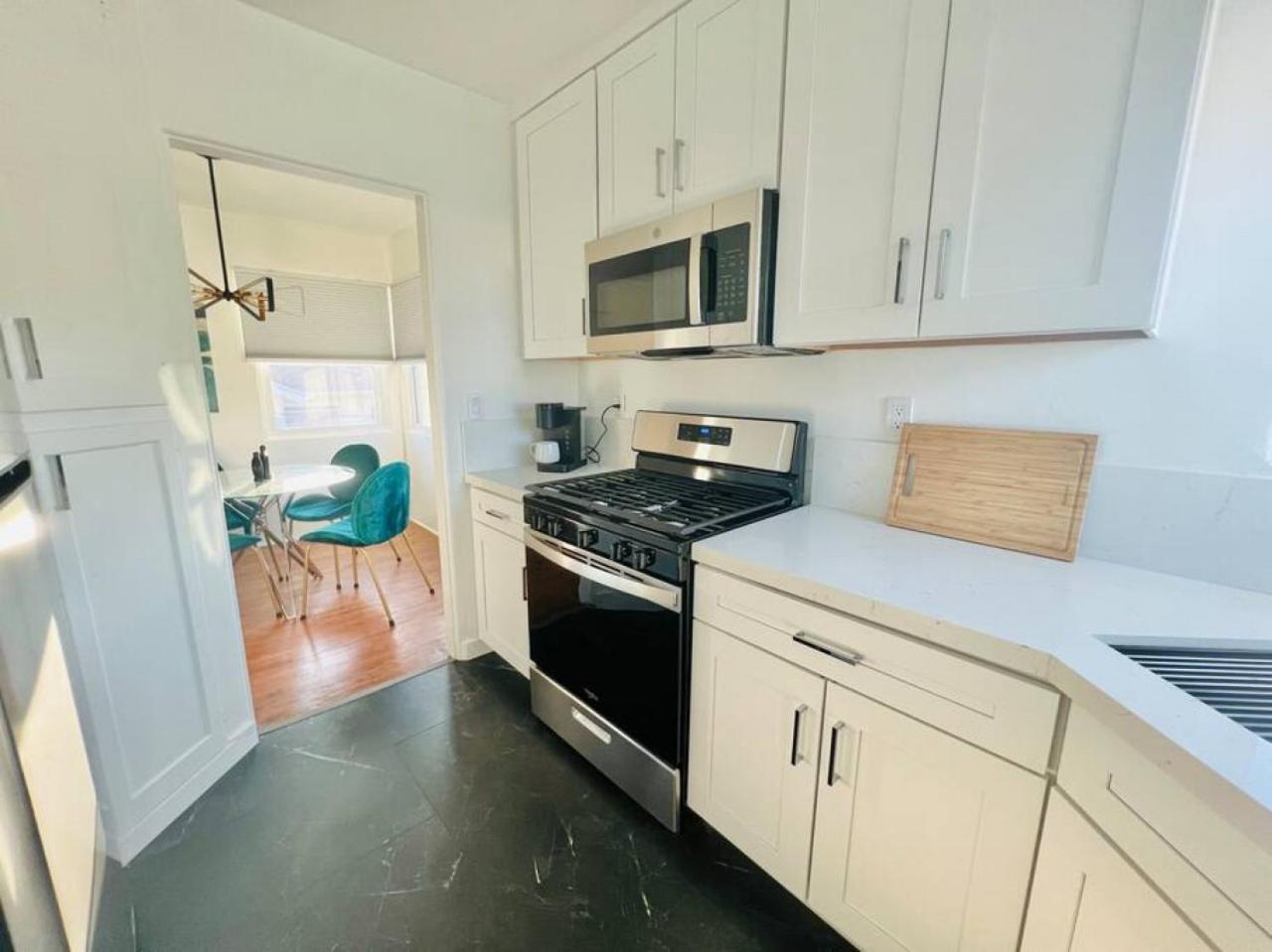 Stylish 1br Retreat With Garage Ac Close 2 Everything