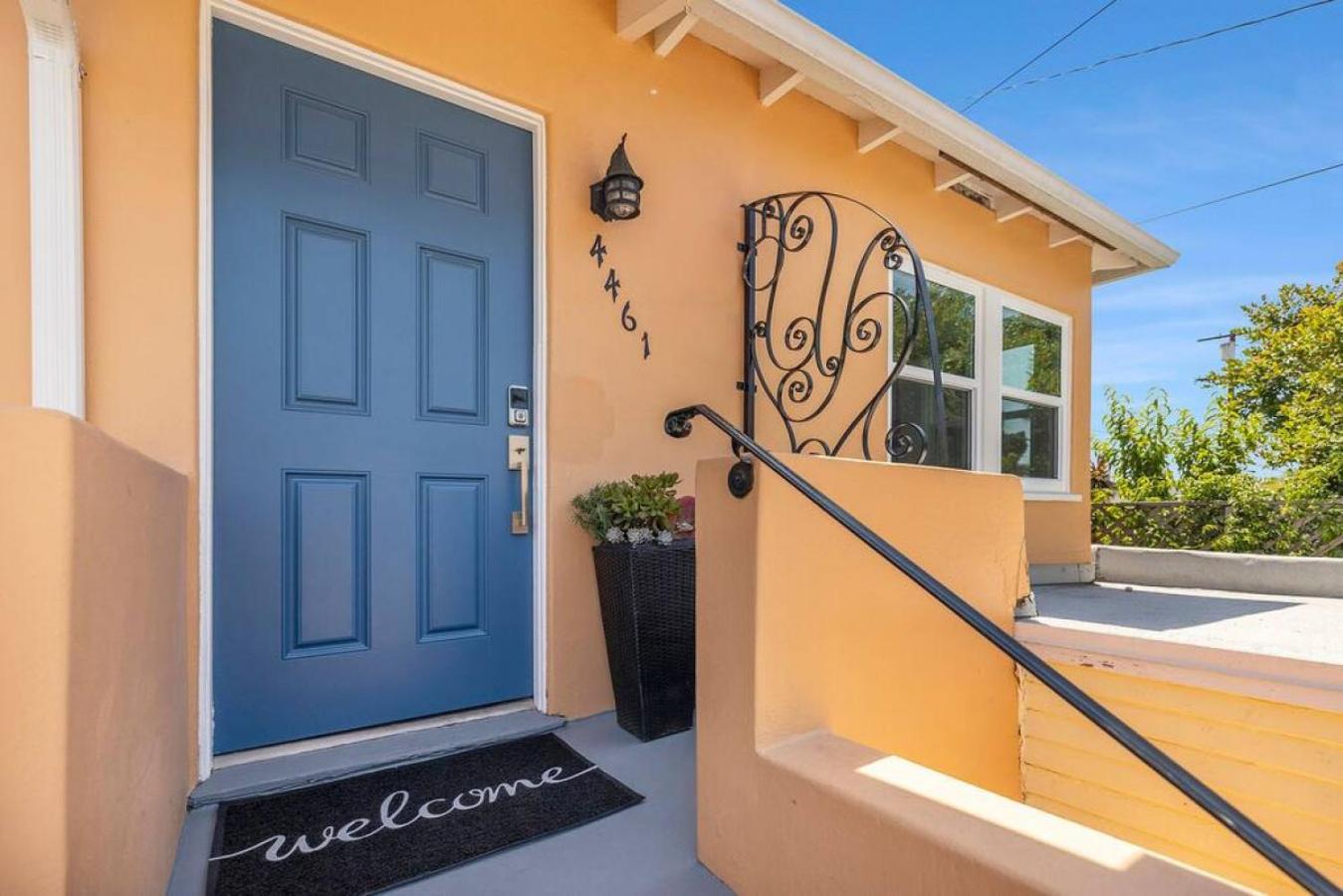 Stylish 1br Retreat With Garage Ac Close 2 Everything Holiday home